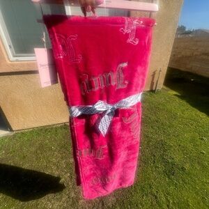 JUICY COUTURE HOT PINK ans SILVER Throw , NWT​